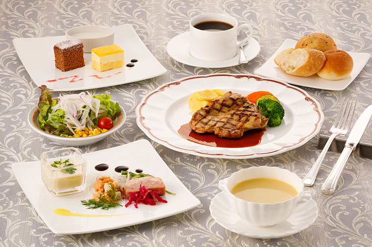 【トイレ付バス・レガートで行く】早春の東京ドイツ村とはとバス限定ホテルランチ＆東京湾フェリー