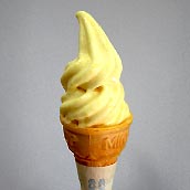 小布施食べ歩き・栗のミニソフトクリーム（SS）//