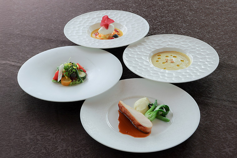 【トイレ付バス・レガートで行く】開放感溢れる軽井沢浅間プリンスホテルのランチ