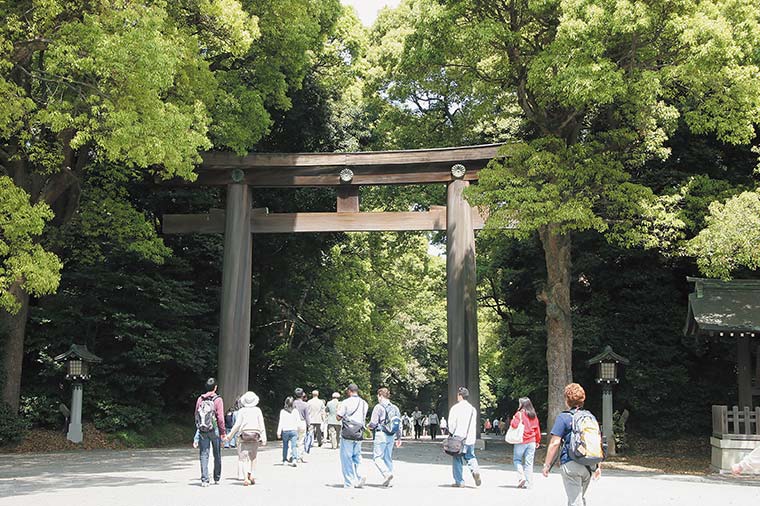 都会の避暑地 杜の涼しさ感じる明治神宮と迎賓館赤坂離宮 本館内部見学