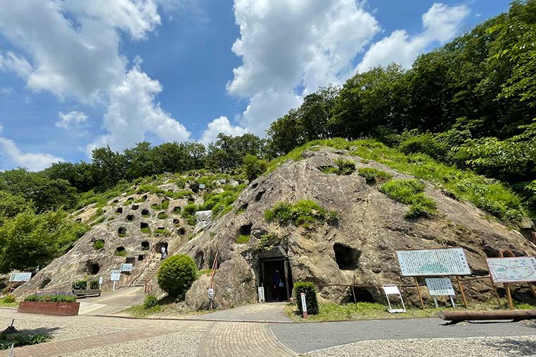 川越“うな重”＆氷川神社の縁結び風鈴まつりと国指定史跡 吉見百穴