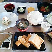 町田屋・生ゆば、豆腐メニューの試食（四角の小）ss//