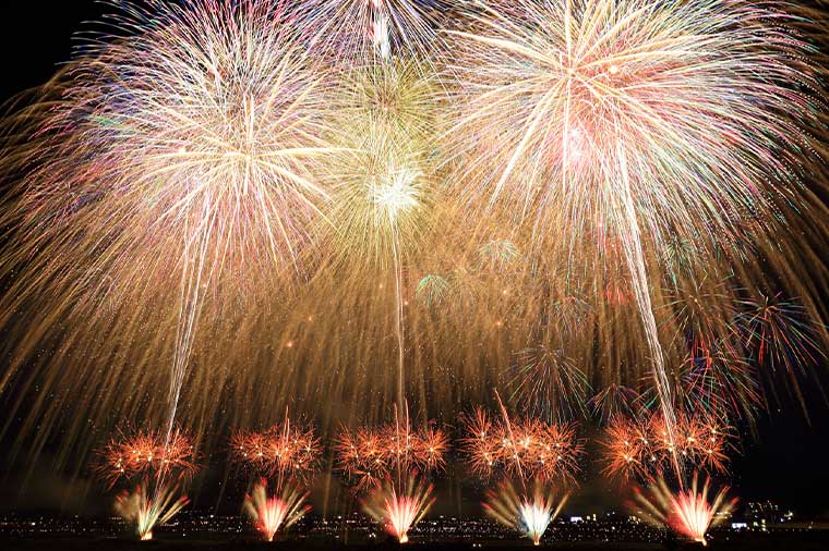 【トイレ付バス・レガートで行く】越後長岡花火大会と爽快！谷川岳ヨッホ空中散歩