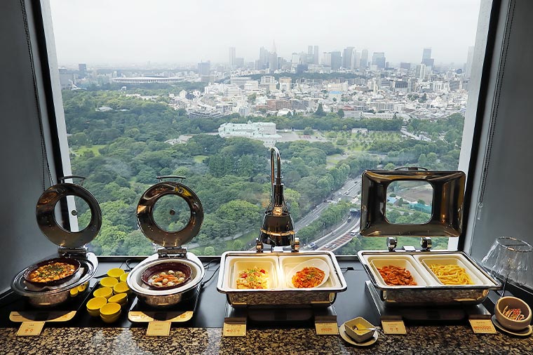 東京の新スポット「豊洲千客万来」とホテルニューオータニの絶景ビュッフェ