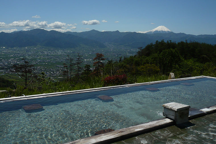 歳末ごほうび旅♪ ほったらかし温泉で湯ったり入浴＆山梨名物ほうとう