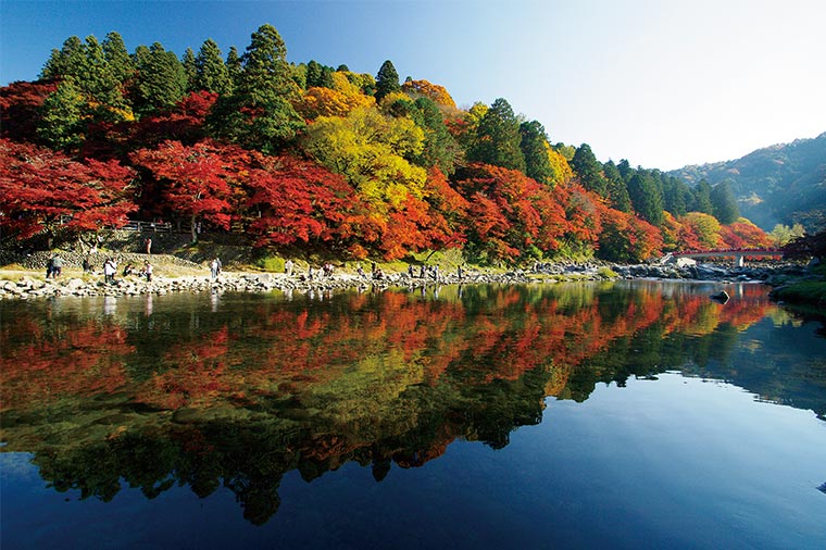 美肌の湯 昼神温泉と東海随一の紅葉名所 錦秋の香嵐渓