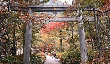 上高地・穂高神社奥宮//