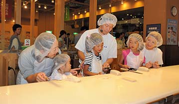 鈴廣かまぼこの里・かまぼこちくわ作り体験教室（小）//