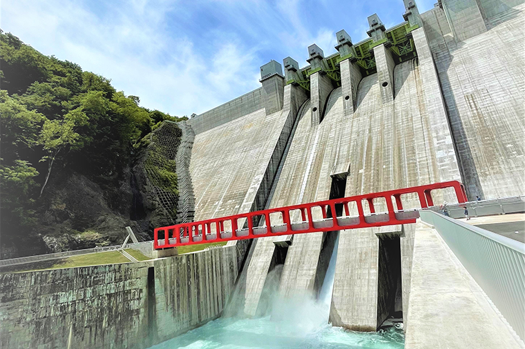 大人の夏休み　八ッ場ダム見学ツアー×世界遺産日光と金精峠・北関東名瀑さんぽ＆名湯四万温泉／四万グランドホテル泊