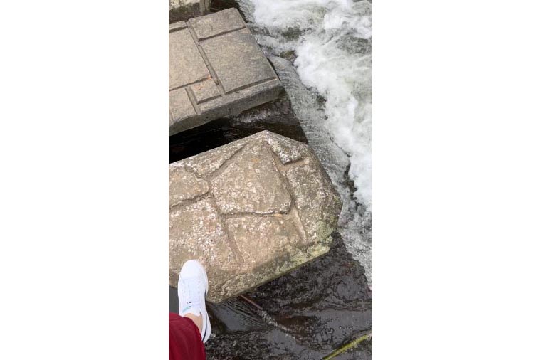 中瀬遊歩道の橋・足元