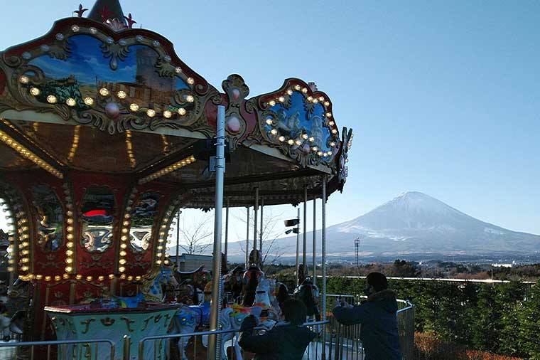 山麓園・店内