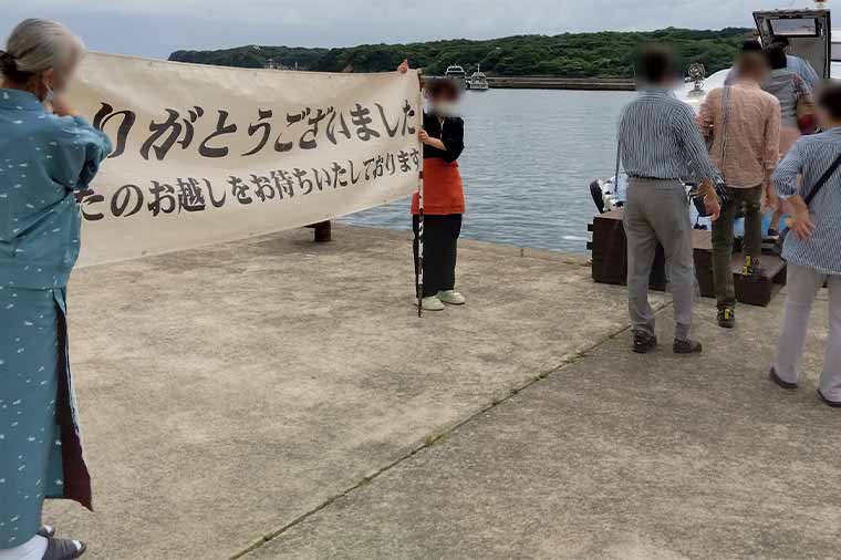 わたかの温泉「福寿荘」の仲居さんのお見送り