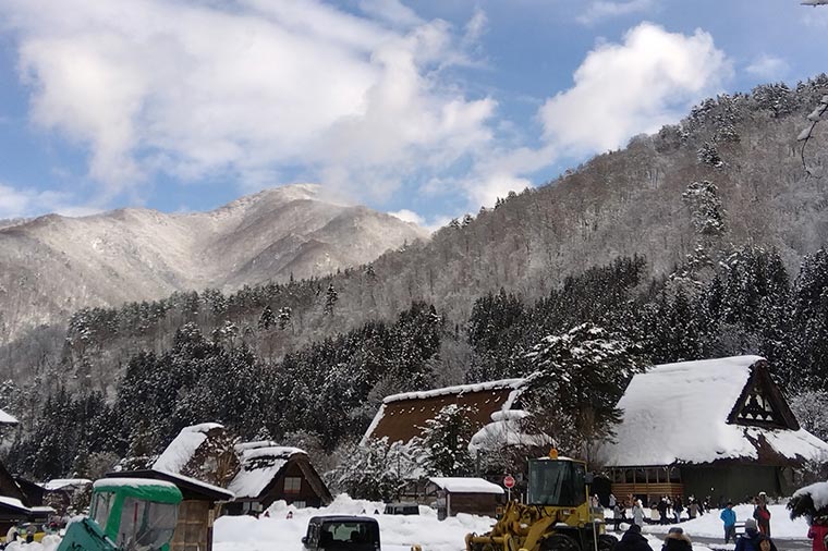 雪の白川郷