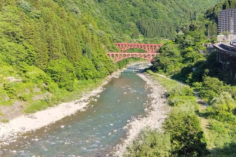 新山彦橋からの眺め