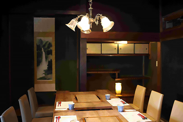 百年の隠れ家伝・店内