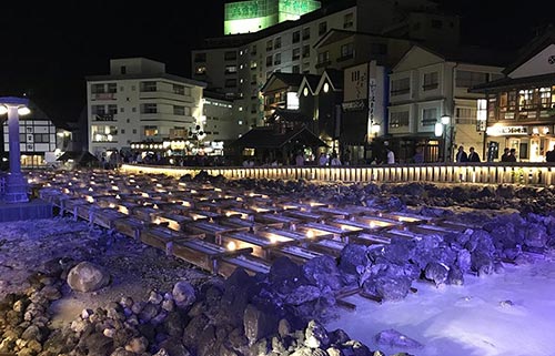 湯畑夜