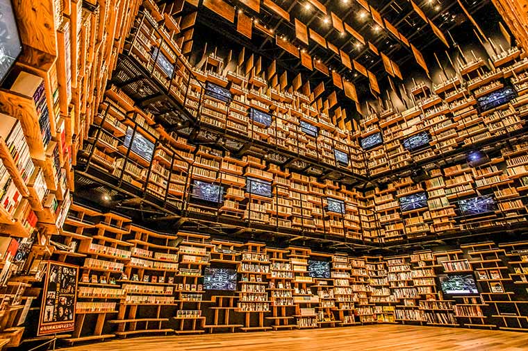 角川武蔵野ミュージアム・本棚劇場