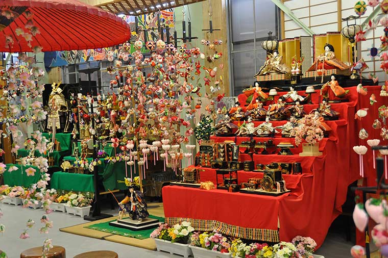 蔵屋鳴沢・つるし雛飾り