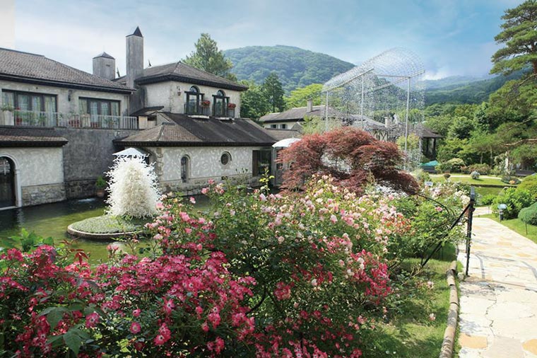 箱根ガラスの森美術館・春と秋・バラ
