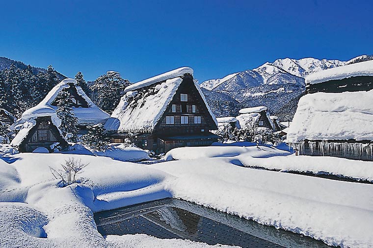 雪の白川郷