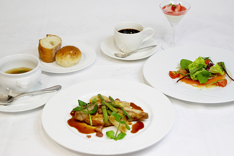 富士桜ポーク ロース肉のロティランチ