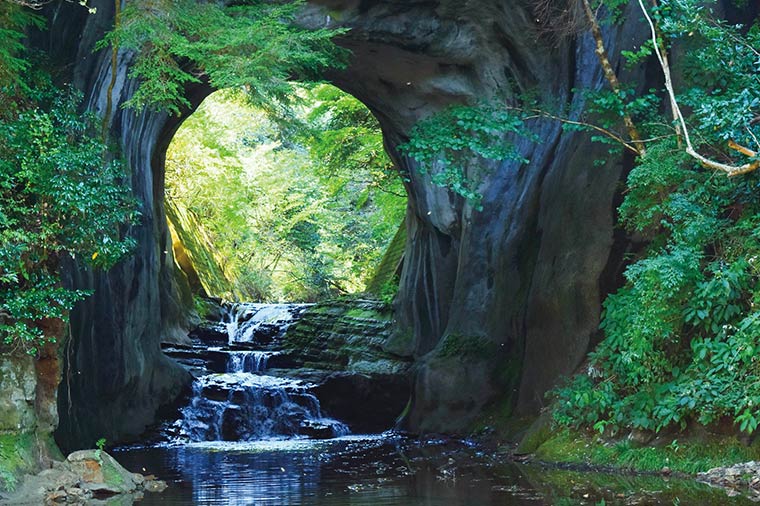 清水渓流広場濃溝の滝・亀岩の洞窟