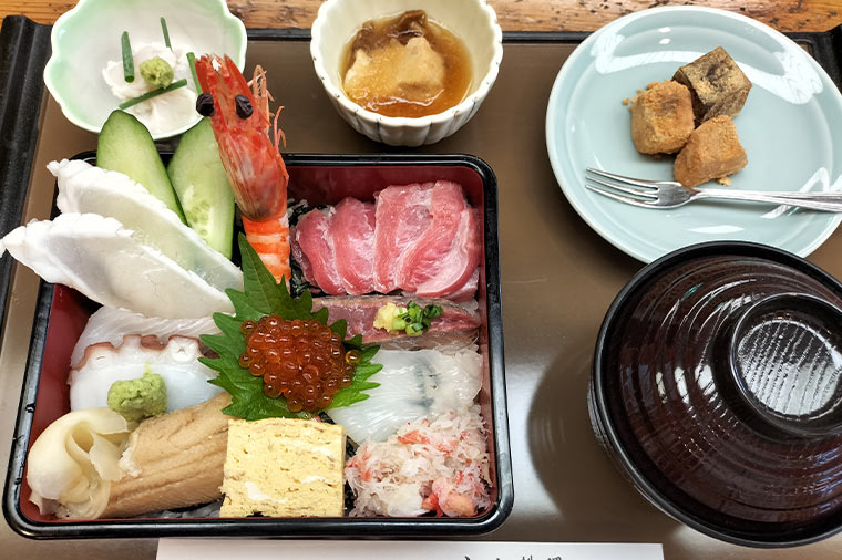 ふぐ入り海鮮ちらし寿司