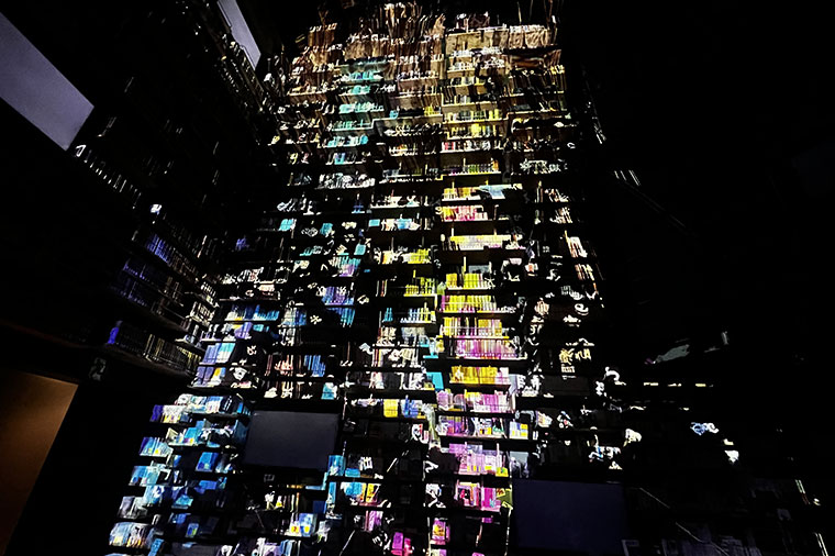 角川武蔵野ミュージアム・本棚劇場プロジェクションマッピング