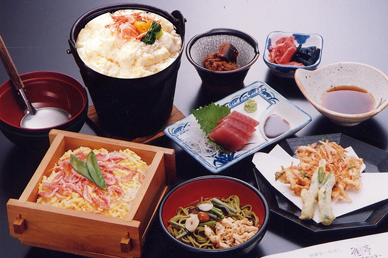 桜えび御膳とたまごふわふわ鍋