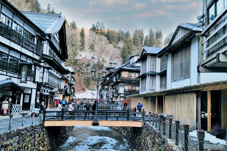 銀山温泉街・昼