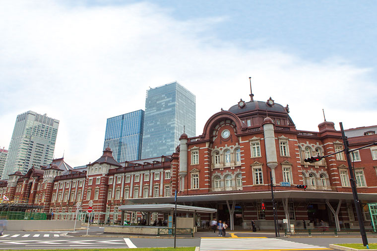 東京駅（昼）