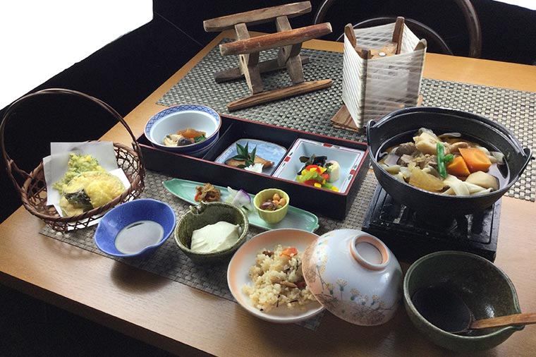 たちばな源氏庵・おっきりこみ