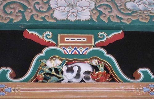 日光眠り猫