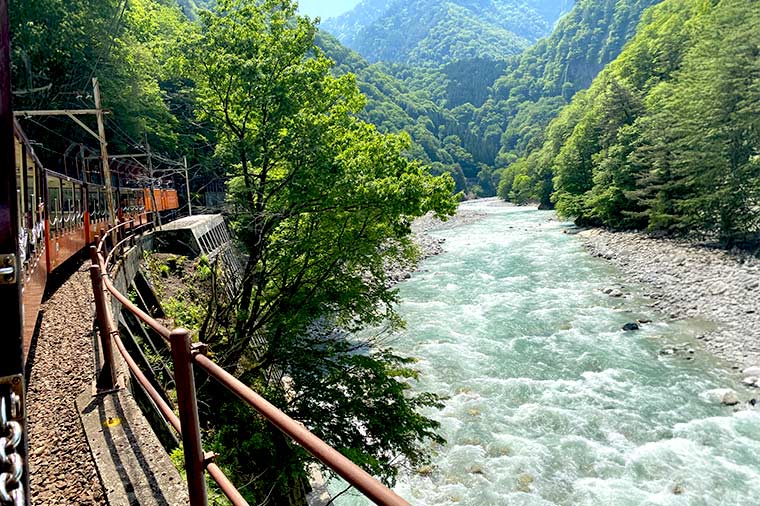 黒部峡谷鉄道