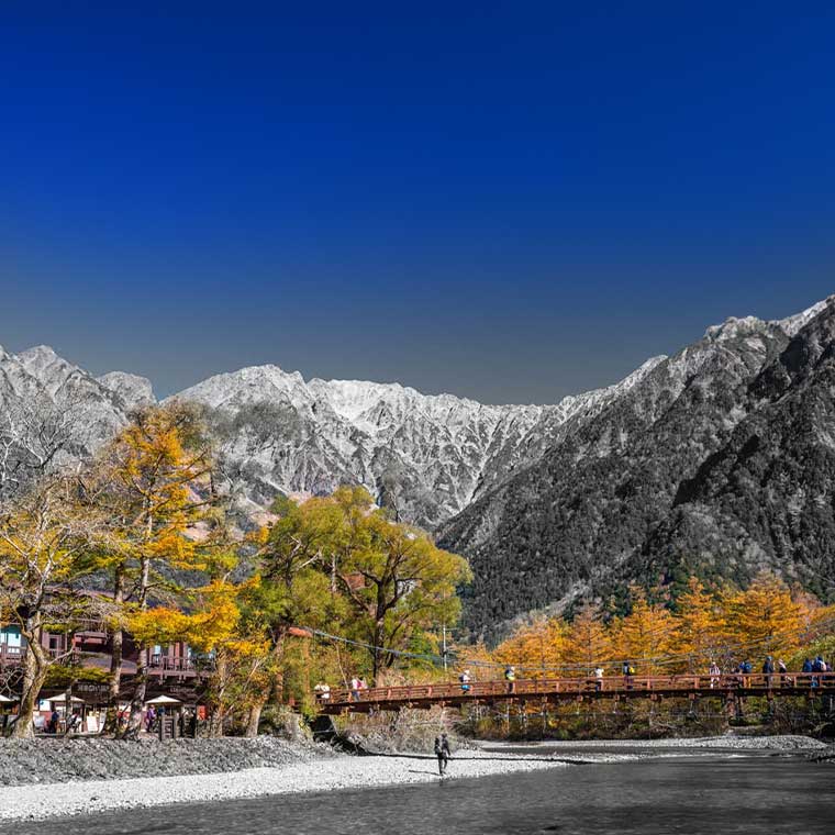 上高地・河童橋・秋カラー