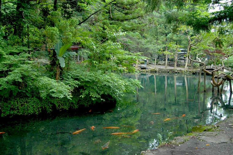 出流原弁天池