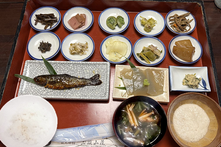 三頭山荘・昼食