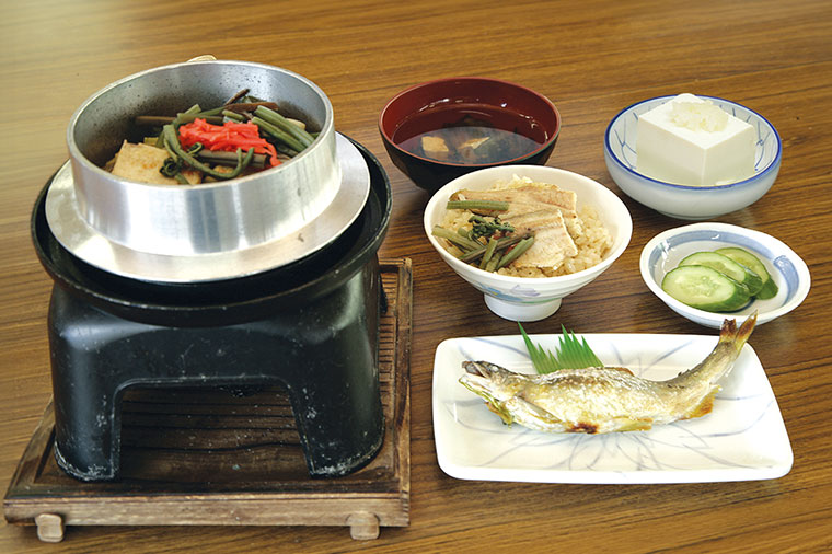 鮎の釜飯など鮎尽くし定食