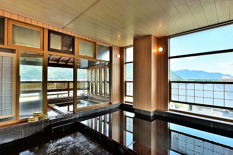 玉の湯・大浴場
