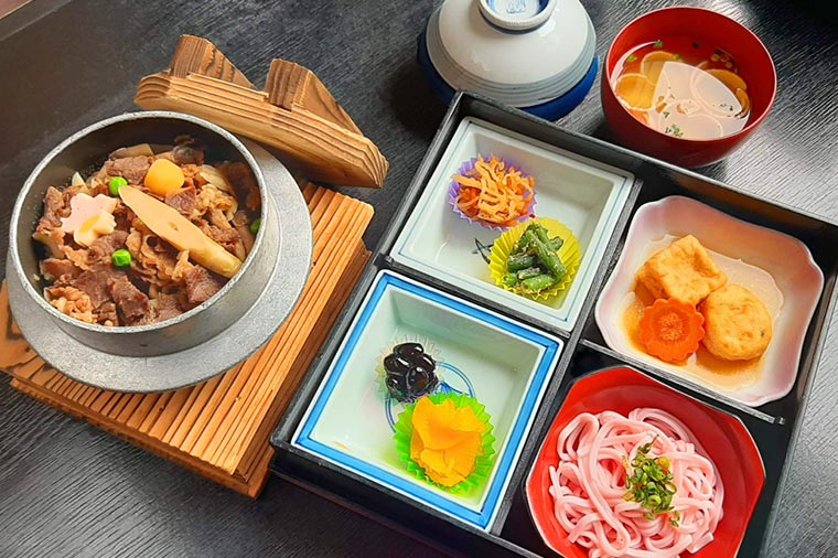 黒毛和牛釜飯膳