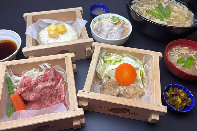 とちぎ和牛の三段せいろと桜山豚の冷しゃぶ