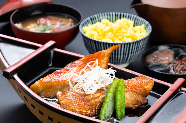 とくぞう熱海さかな横丁 熱海銀座通り店・舟盛りの金目鯛の煮付けづくし膳