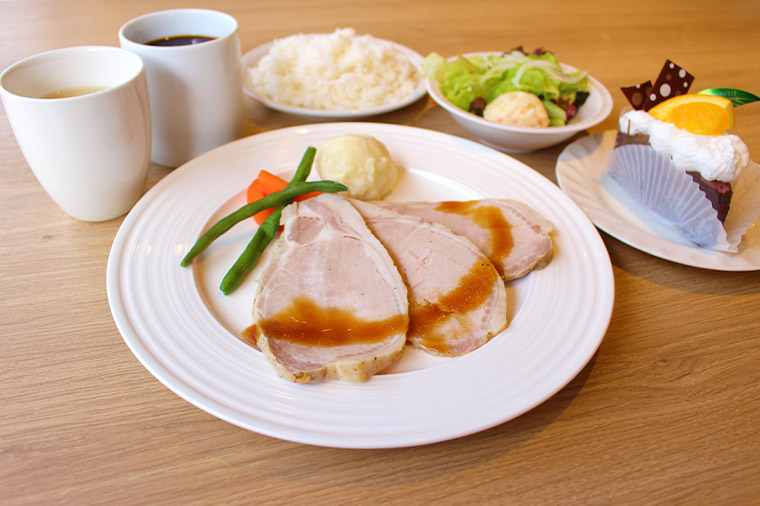 桜山豚のローストポークランチ