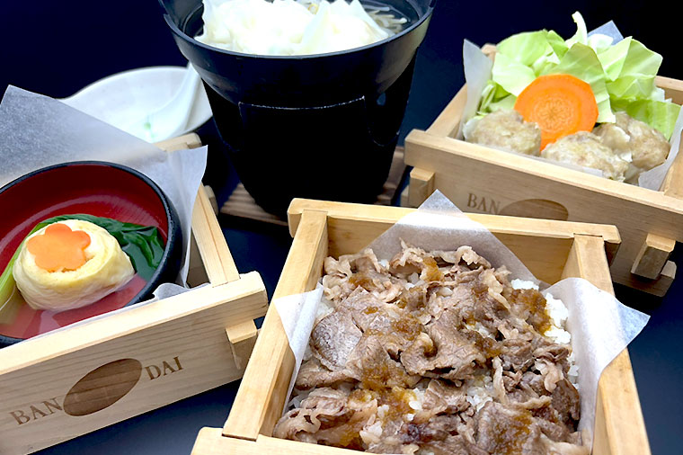 三段せいろと餃子スープ