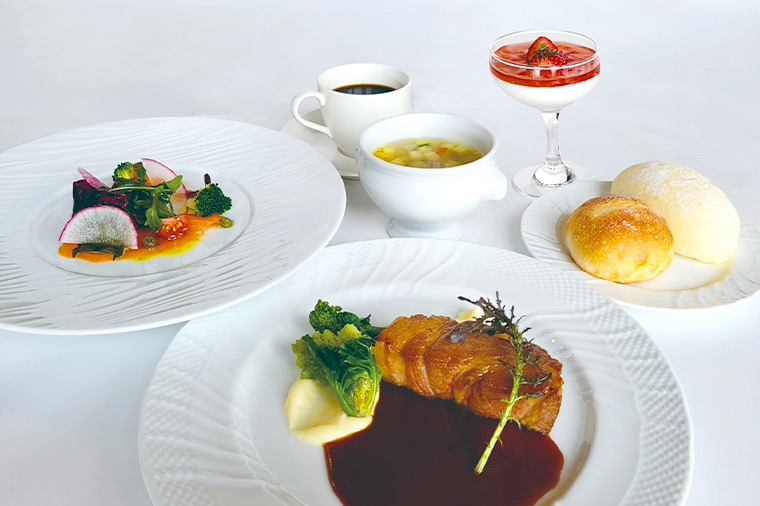 富士桜ポークロース肉のロティランチ