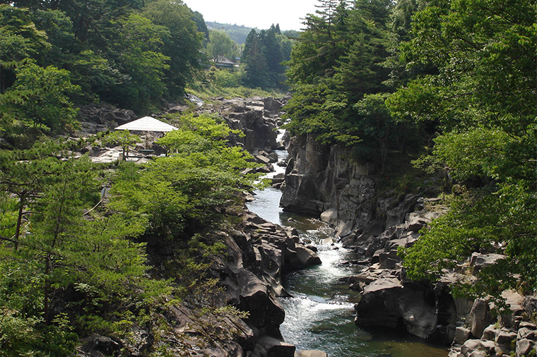 厳美峡