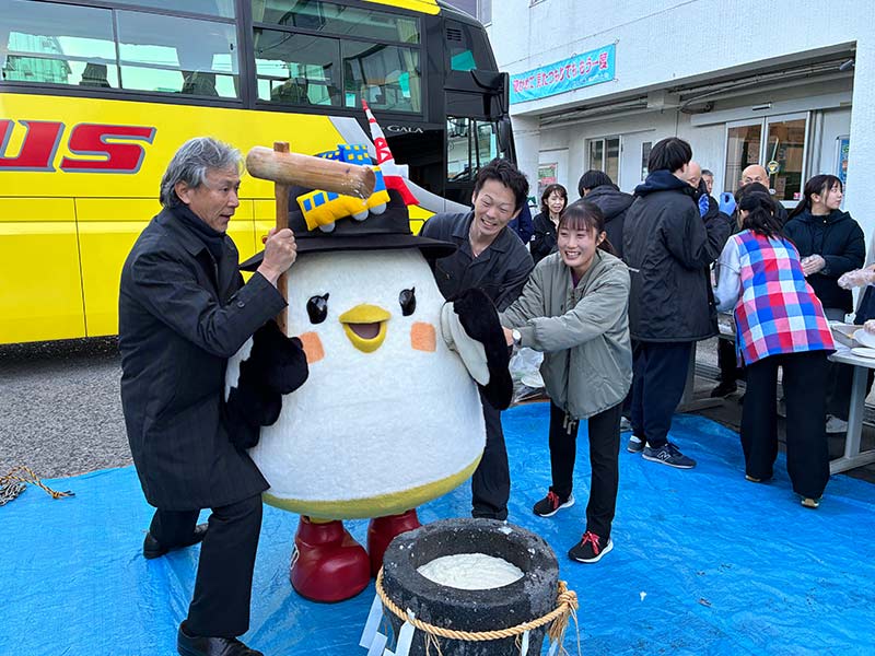 しゃぽぽ餅つき